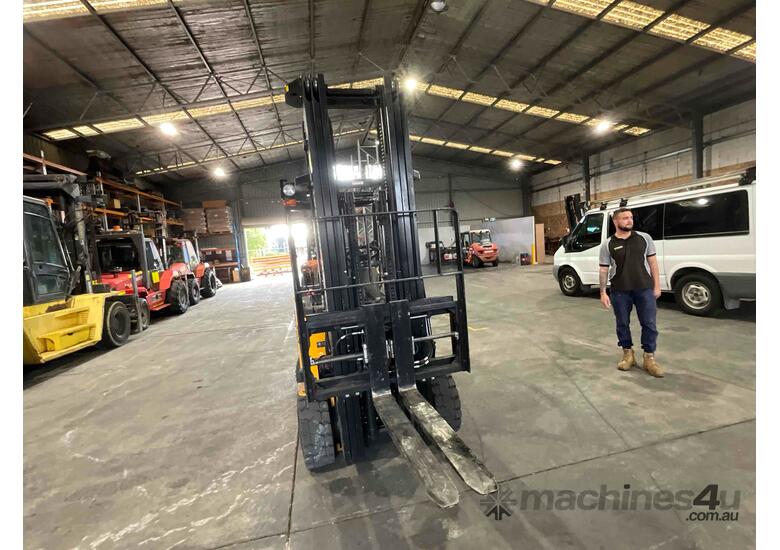 caption Hyundai 3.5 Tonne Hyundai Forklift For Sale (Demo)