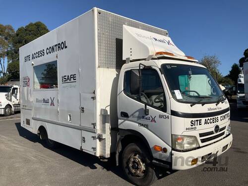 2009 Hino 300 series Mobile Site Office