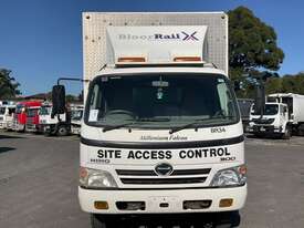 2009 Hino 300 series Mobile Site Office - picture0' - Click to enlarge