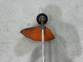 STIHL FS240 Whipper Snipper (Ex Council) - picture2' - Click to enlarge