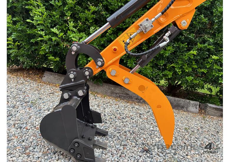 caption NEW upgrade NEW RHINOCEROS XN12-9 EXCAVATOR KUBOTA DIESEL ENGINE