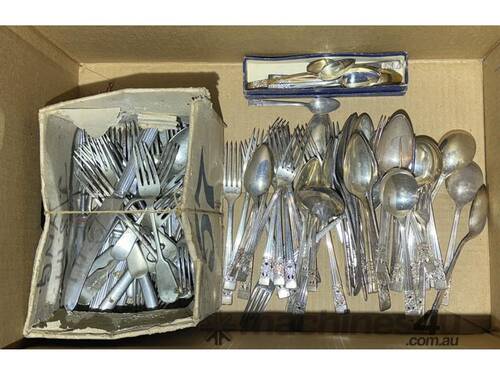 caption QTY OF SILVERWARE