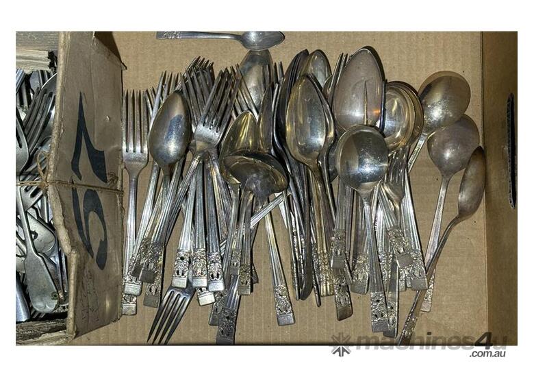 caption QTY OF SILVERWARE