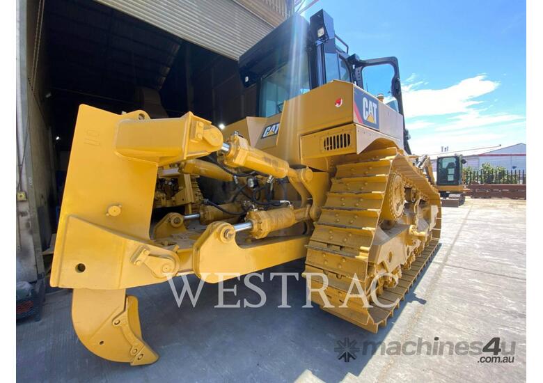 caption CAT D8R Track Type Tractors
