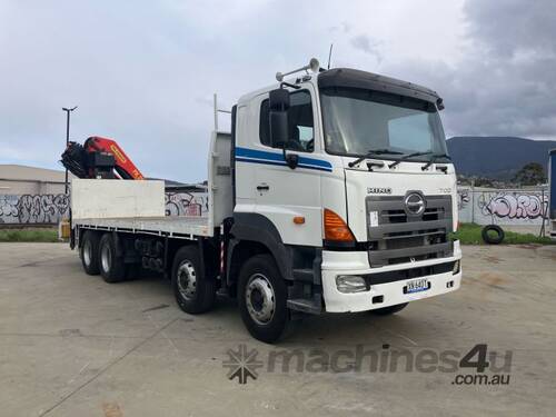 2005 Hino FY 700 Flatbed Crane Truck