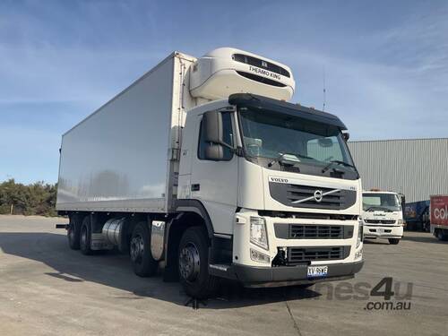 2014 Volvo FM 330 Refrigerated Pantech (Day Cab)