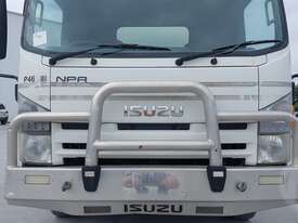 Isuzu NPR275 - picture1' - Click to enlarge