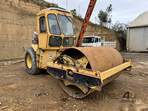 caption INGERSOLL-RAND SD-1000 SMOOTH DRUM ROLLER