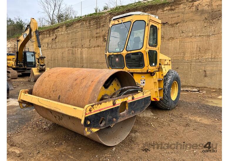 caption INGERSOLL-RAND SD-1000 SMOOTH DRUM ROLLER
