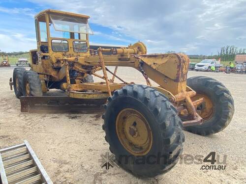 Caterpillar 12 Grader