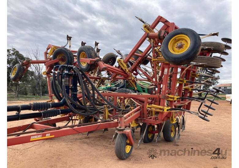caption 1999 BOURGAULT BOURGAULT 8810 AIRSEEDER