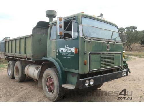 International ACCO 2150A Tip truck