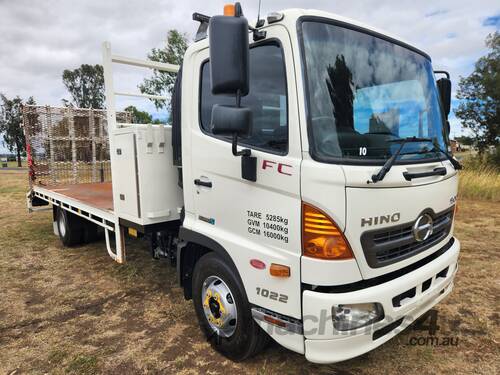 caption Hino 500 Series FC1022 Automatic 4x2 Beavertail Truck