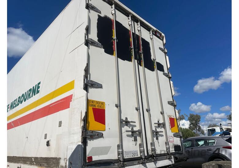 caption 2005 Fibreglass Transport Equipment FTE 3A Tri Axle Refrigerated Pantech Trailer