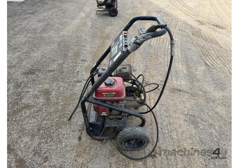 caption Full Boar FBPPW-3200 Petrol Pressure washer