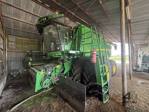 caption 2021 John Deere S780 Combines
