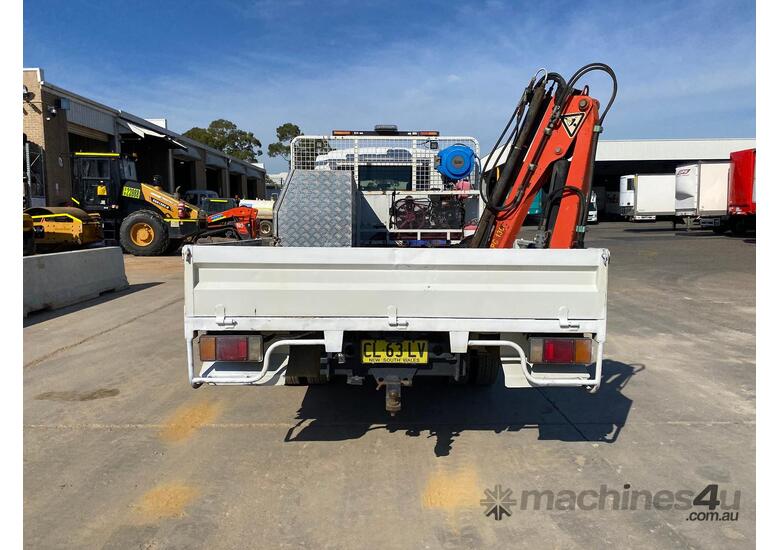 caption 2011 Isuzu NH NLSR B11