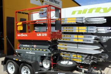 Skyjack SJ3219 19 Foot Scissor Lift Trailer Package