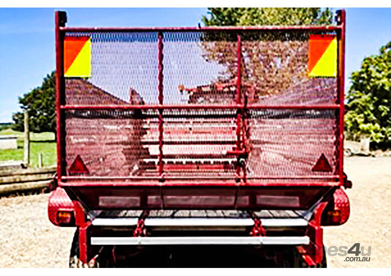 caption Giltrap RF9 Silage Wagon w side feed