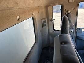 2016 Mitsubishi Fuso Fighter 1024 Pantech - picture2' - Click to enlarge