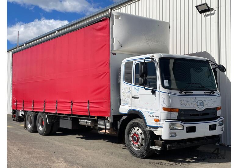 2017 Nissan UD Condor PD 24 280 Curtainsider