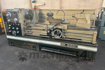 San Shing SK-2260 560mm x 1500mm centre lathe