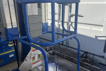 Upright   personnel Lift