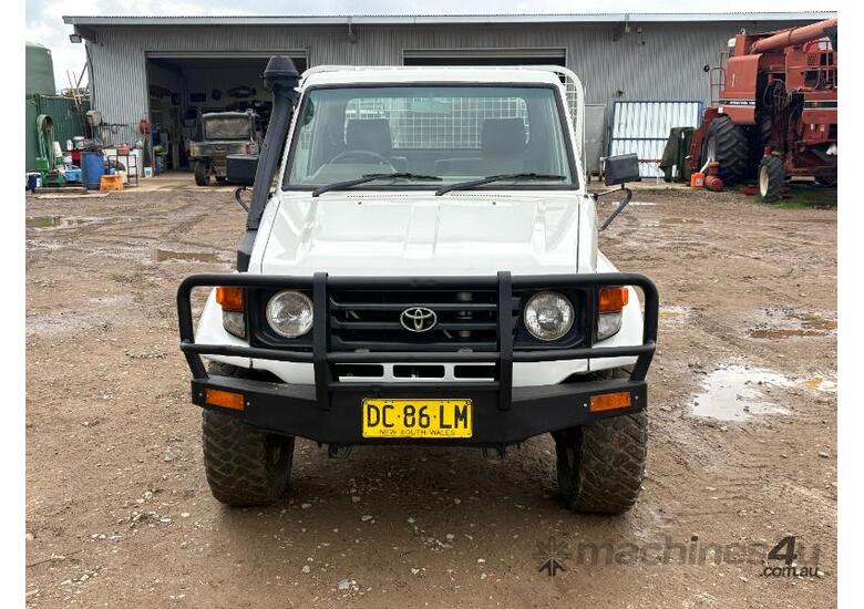 caption Land Cruiser Ute