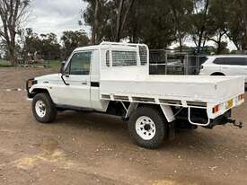 Land Cruiser Ute  - picture2' - Click to enlarge