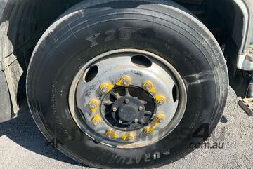 2006 Mitsubishi Fighter FN600 Water Cart / Service Body 2006 Mitsubishi Fighter FN600 Water Cart / Service Body