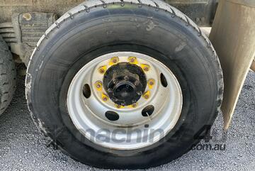 2006 Mitsubishi Fighter FN600 Water Cart / Service Body