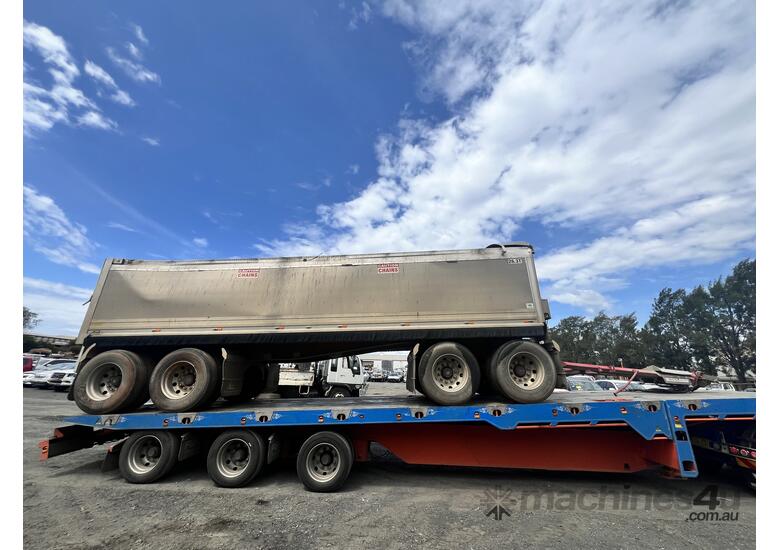 caption YLZ Truck Bodies DT4 Quad Dog Tipping Trailer