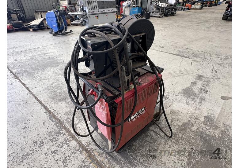 caption Lincoln Electric Duraweld 350 Welder (Council Asset)