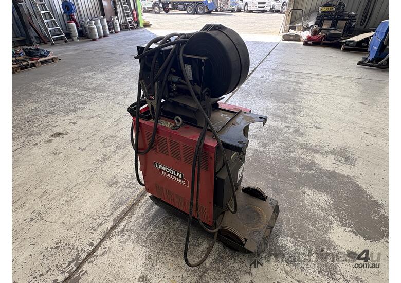 caption Lincoln Electric Duraweld 350 Welder (Council Asset)