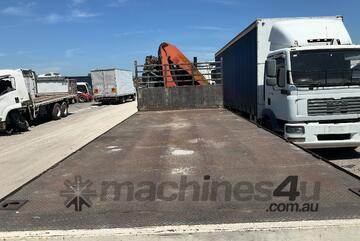 1999 Isuzu FVM 1400 Crane Truck (Table Top) 1999 Isuzu FVM 1400 Crane Truck (Table Top)