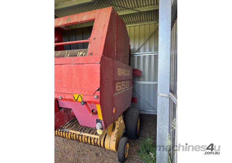 New Holland 658