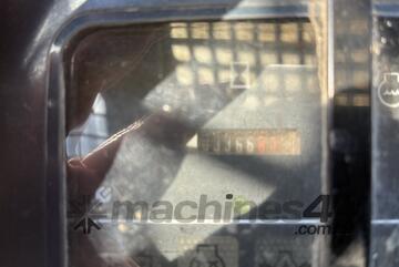 Komatsu 2016   SK820 Skid Steer