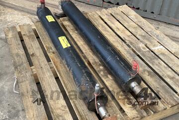 Hydraulic Cylinder Actuator Ram 100mm Bore 800mm Stroke (approx) + mount bracket