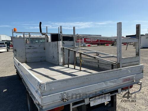 2004 Nissan MK175   4x2 Service Truck