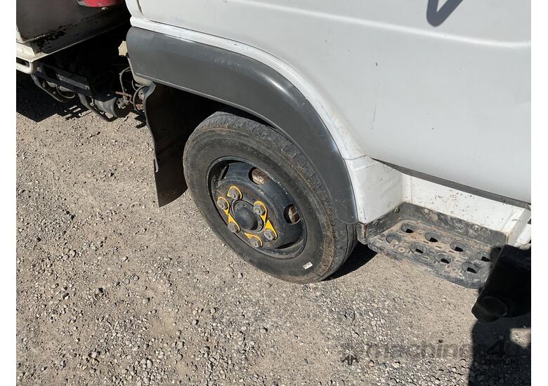 2004 Nissan MK175   4x2 Service Truck