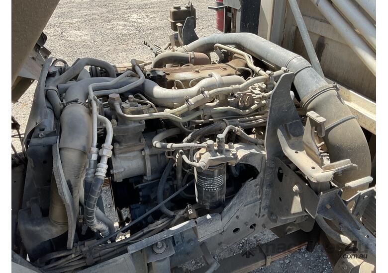 2004 Nissan MK175   4x2 Service Truck