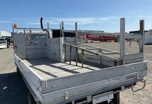 2004 Nissan MK175 4x2 Service Truck