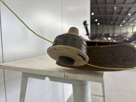 STIHL FS 240 Whipper Snipper (Ex-Council) - picture2' - Click to enlarge