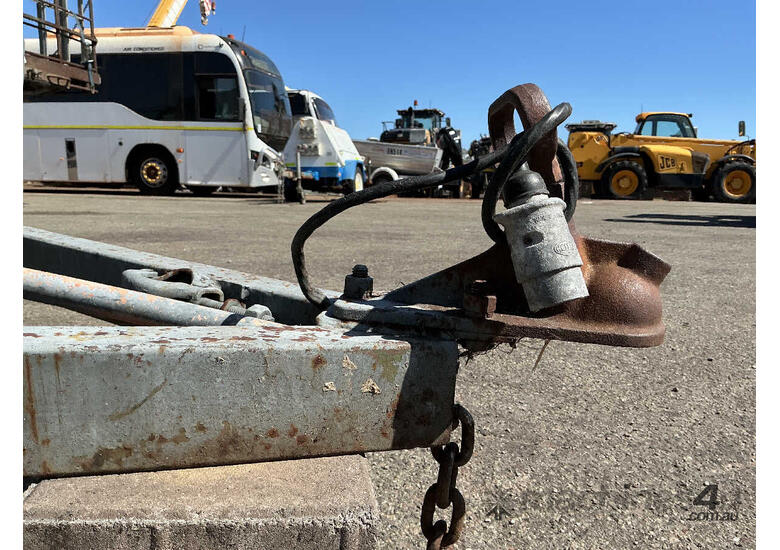 1991 John Papas Trailers JPT Single Axle Box Trailer