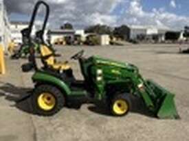 2017 John Deere 1025R Compact Ut Tractors - picture2' - Click to enlarge