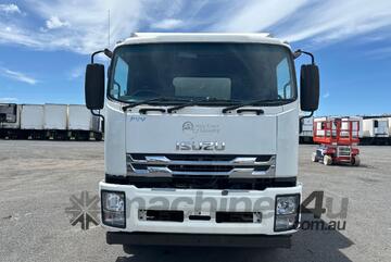 2017 Isuzu FVY 240-300 Pantech
