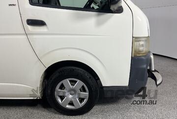 Toyota 2006   Hiace Petrol