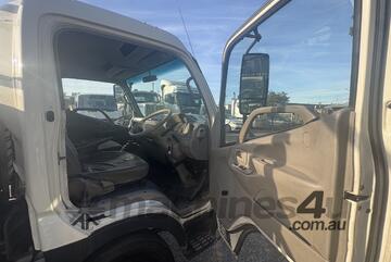 2005 Hino Dutro 4x2 Tray Truck w/Tailgate (Manual)