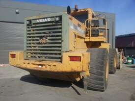 Loader Volvo L330C - picture1' - Click to enlarge