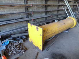 Demag loading dock pedestal slew crane - picture2' - Click to enlarge